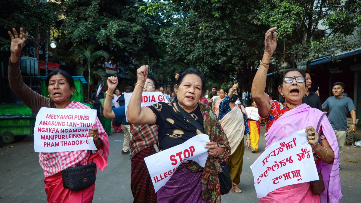 Meira Paibis and Ema Keithel vendors protest Imphal killings