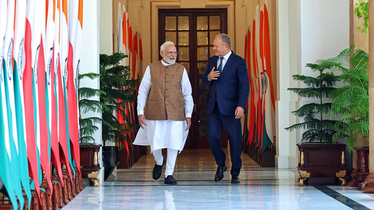Modi and Tusk hold bilateral talks at Hyderabad House
