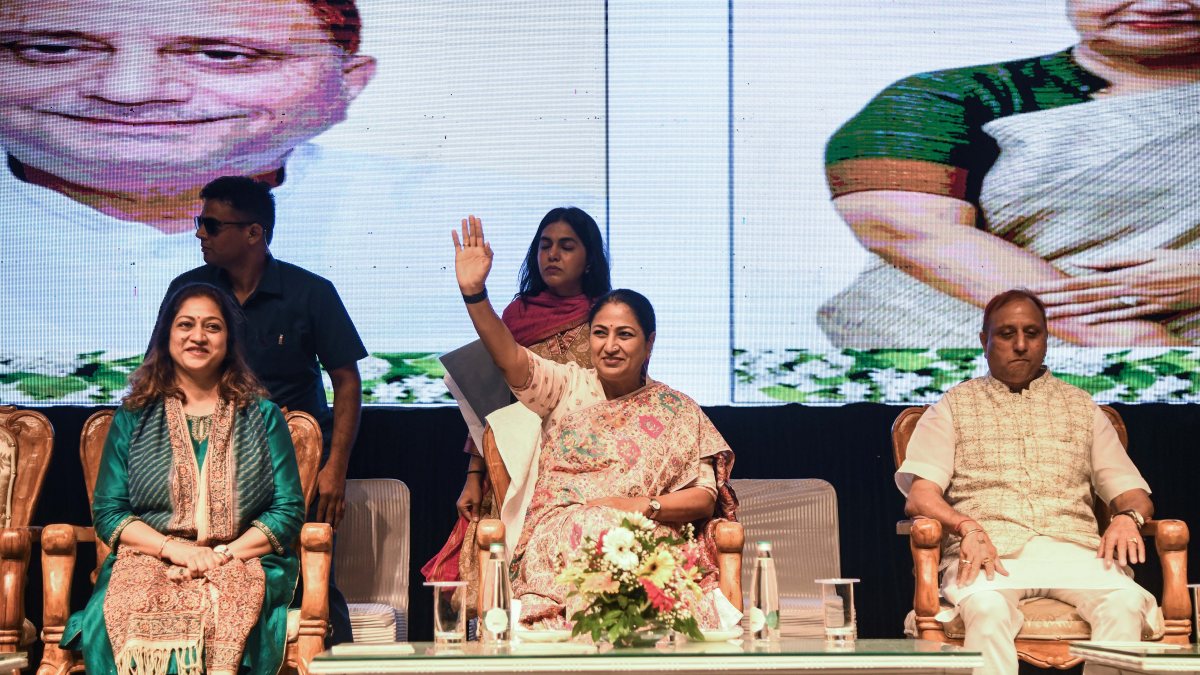 Delhi CM Rekha Gupta attends thanksgiving ceremony for MTS same pay