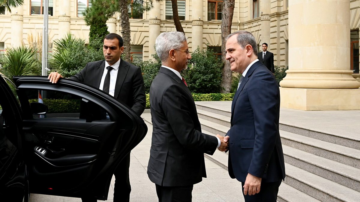 Jaishankar meets Azerbaijan foreign minister in Baku