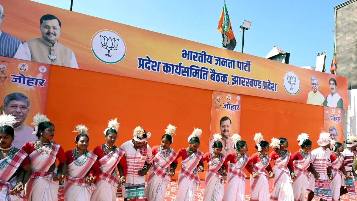 Tribal community performs cultural dance as Nitin Nabin arrives in Ranchi