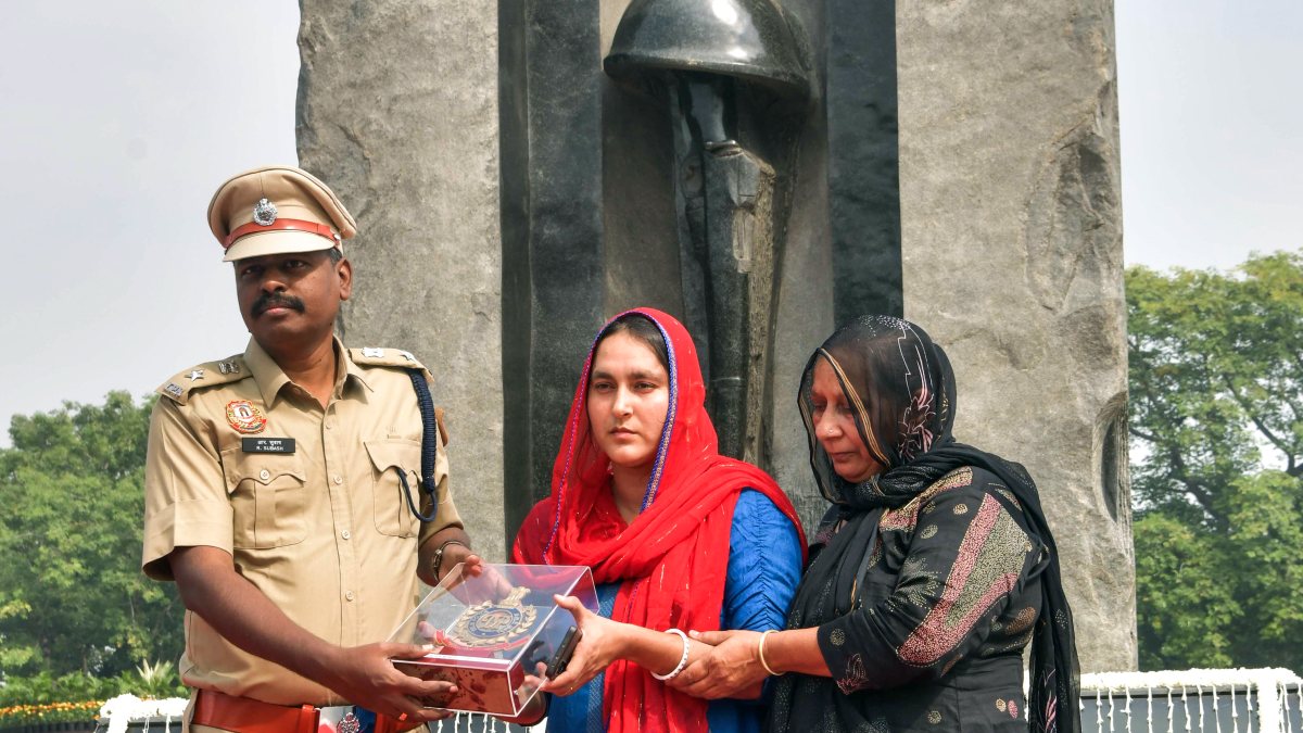 Delhi police honours fallen constable at national police memorial