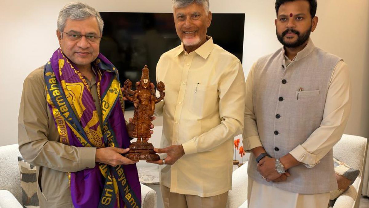 Chandrababu Naidu meets Ashwini Vaishnaw in New Delhi