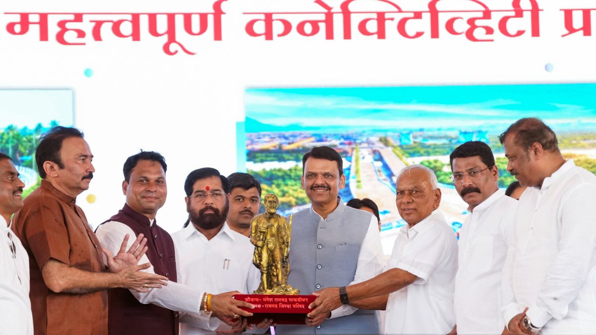 Fadnavis inaugurates connectivity projects in Panvel