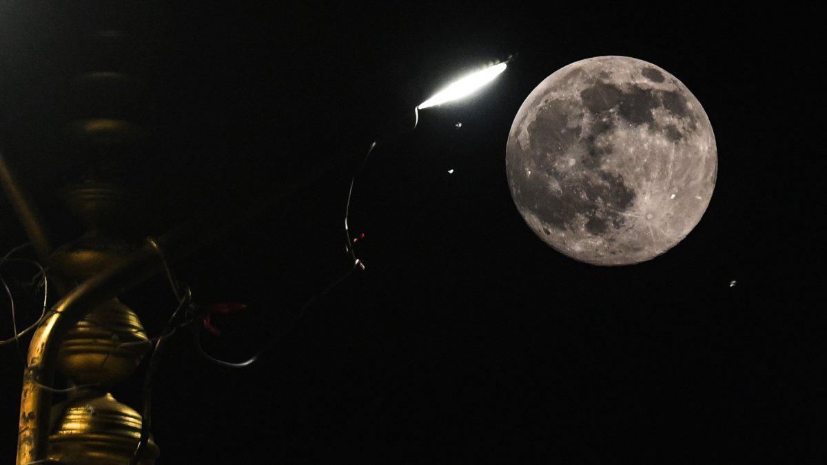Full moon shines over Delhi on Sharad Purnima