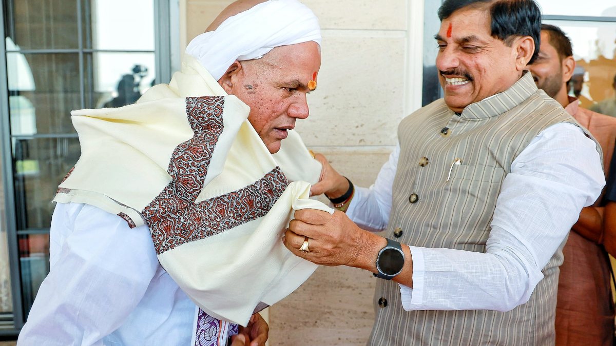 MP CM Mohan Yadav honours Ravishankar Maharaj in Bhopal