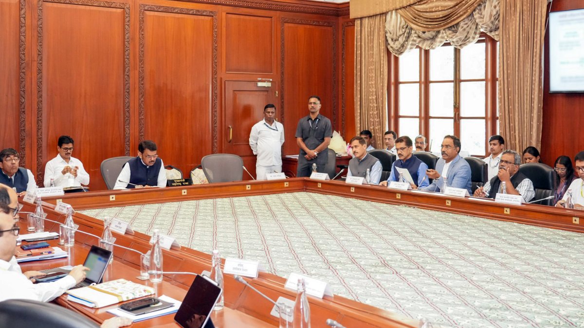 Fadnavis chairs Maha CAMPA governing body meeting in Mumbai