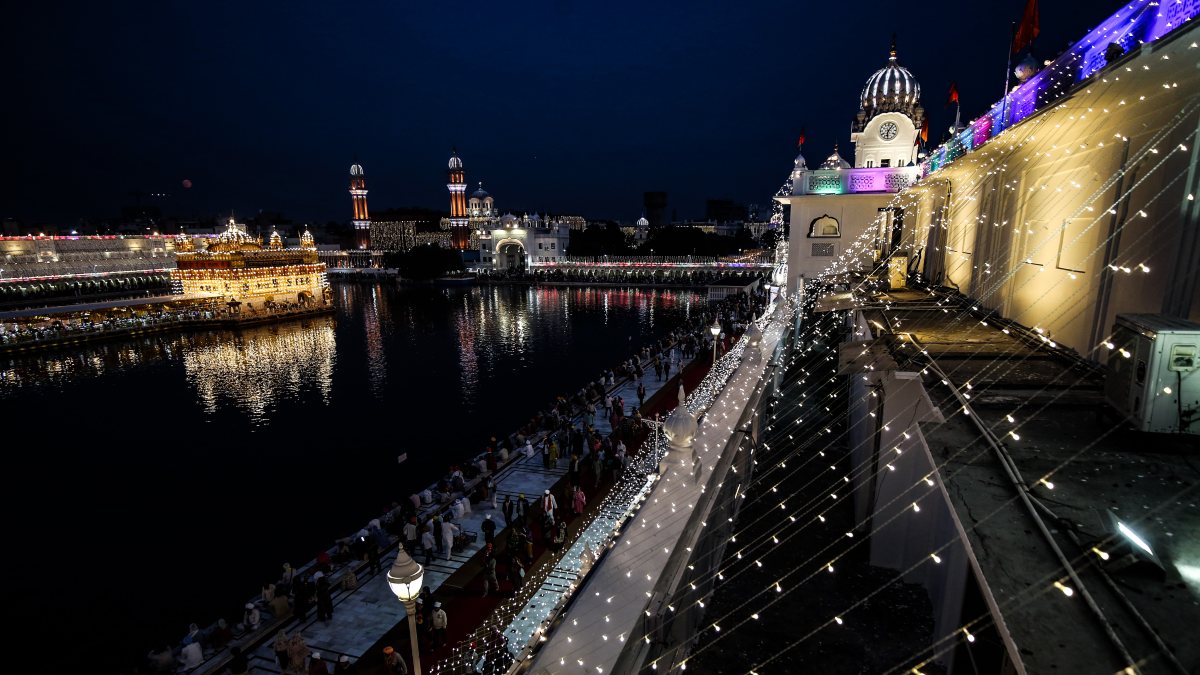 Golden Temple illuminated on eve of Guru Ramdas birth anniversary