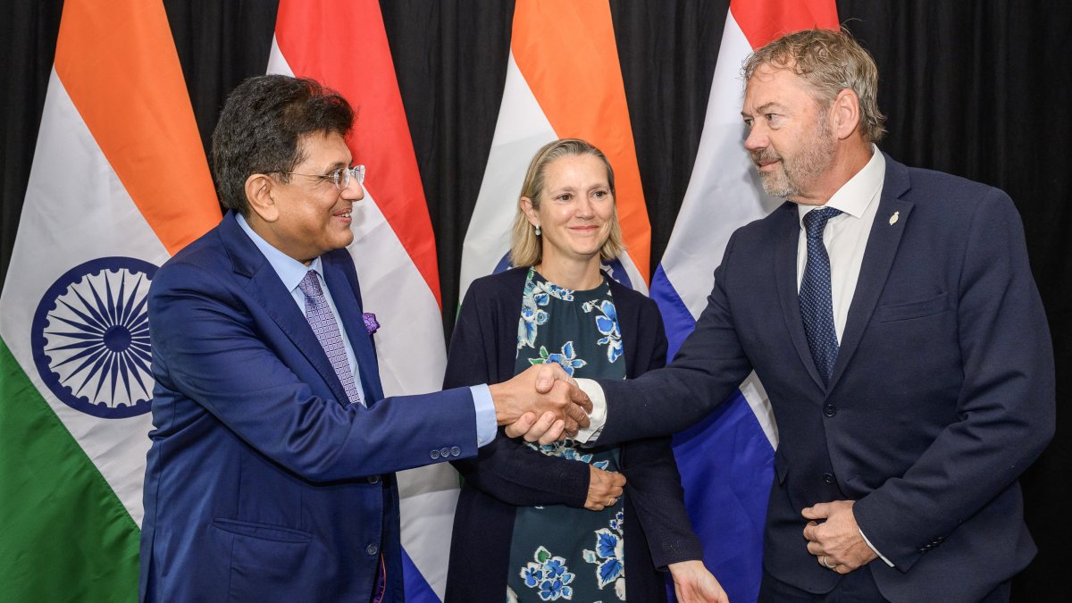 Piyush Goyal meets Dutch MPs in The Hague