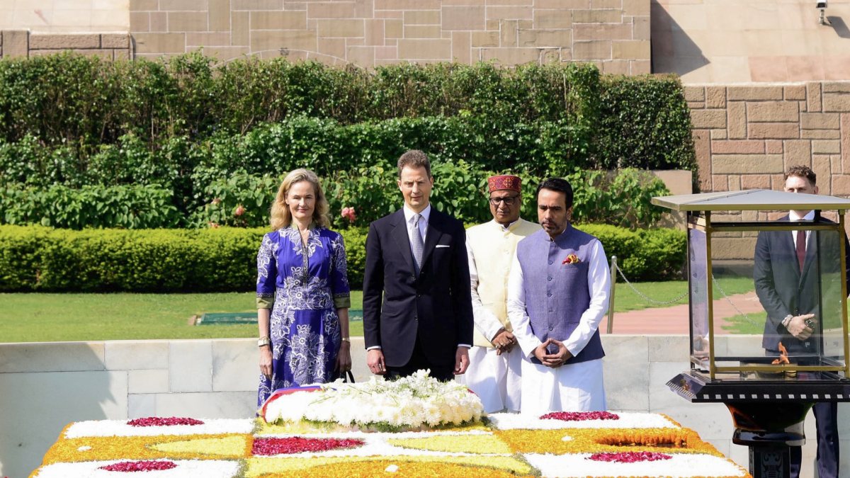 Liechtenstein royals pay homage to Gandhi at Raj Ghat