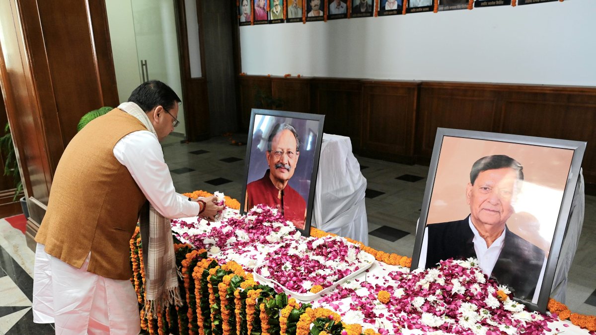 Uttarakhand CM Dhami pays floral tribute to Khanduri and Bisht