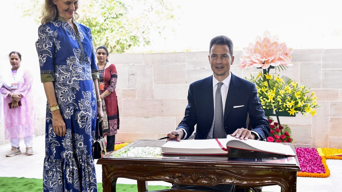 Liechtenstein prince and princess pay floral tribute at Raj Ghat