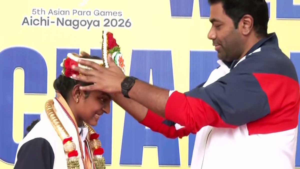 Tamil Nadu minister felicitates Asian Para Games medalist in Chennai
