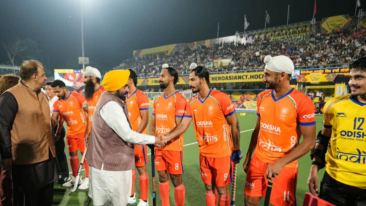 Punjab CM Bhagwant Mann meets Indian men's hockey team at Jalandhar