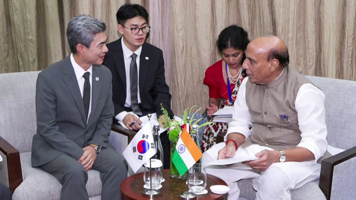 Rajnath Singh meets South Korean counterpart in Cebu