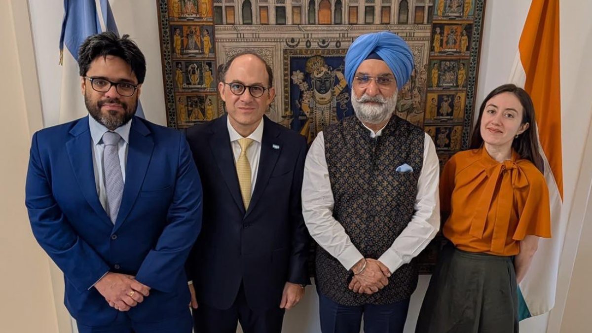 Delhi LG Sandhu meets Argentine ambassador and other envoys