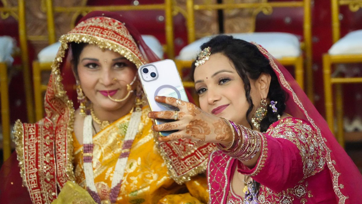 Married women take selfie during Karwa Chauth rituals in Patna
