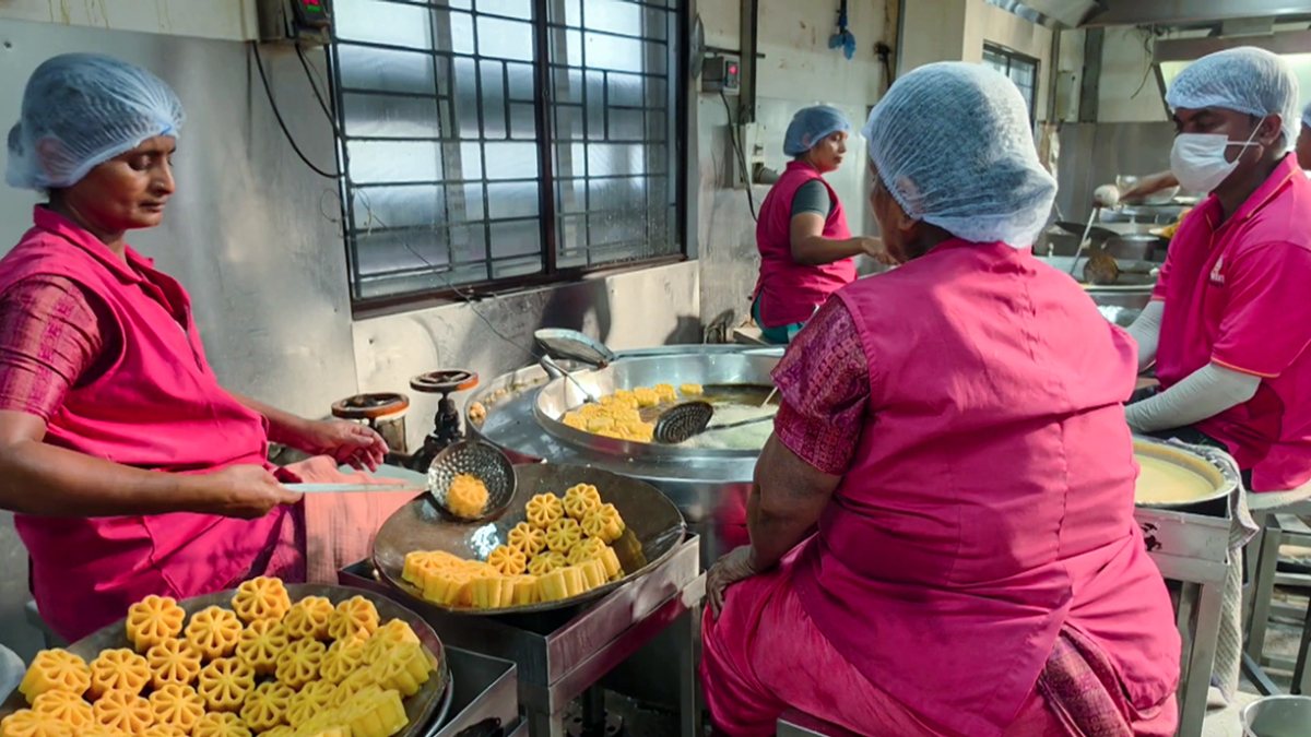 Tiruchirappalli kitchen staff make Diwali sweets as global demand grows
