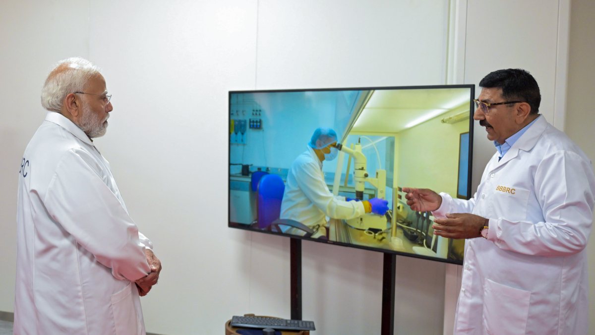 PM Modi visits IVF lab and cattle farm in Banaskantha